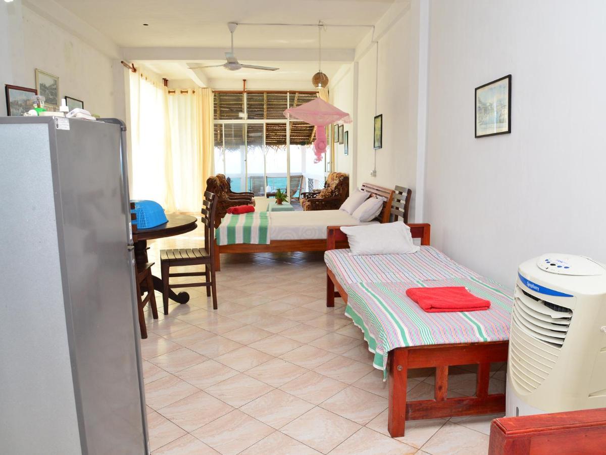 Happy Tuna Guesthouse Хиккадува Экстерьер фото