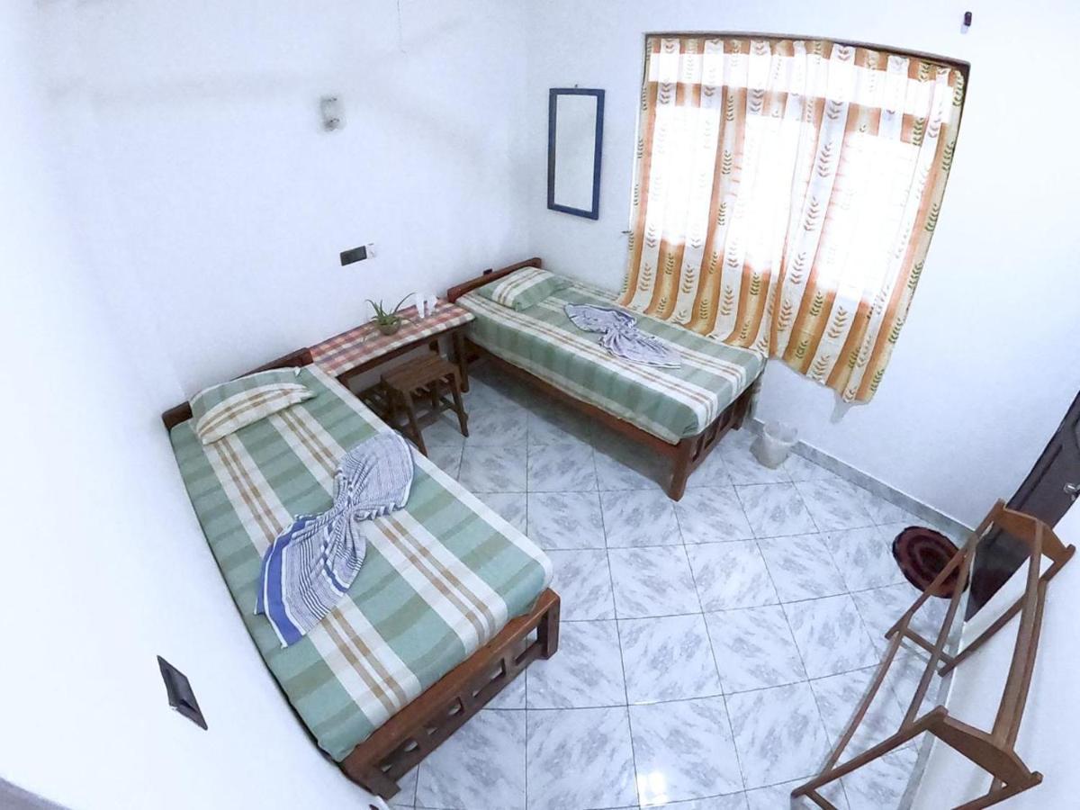 Happy Tuna Guesthouse Хиккадува Экстерьер фото