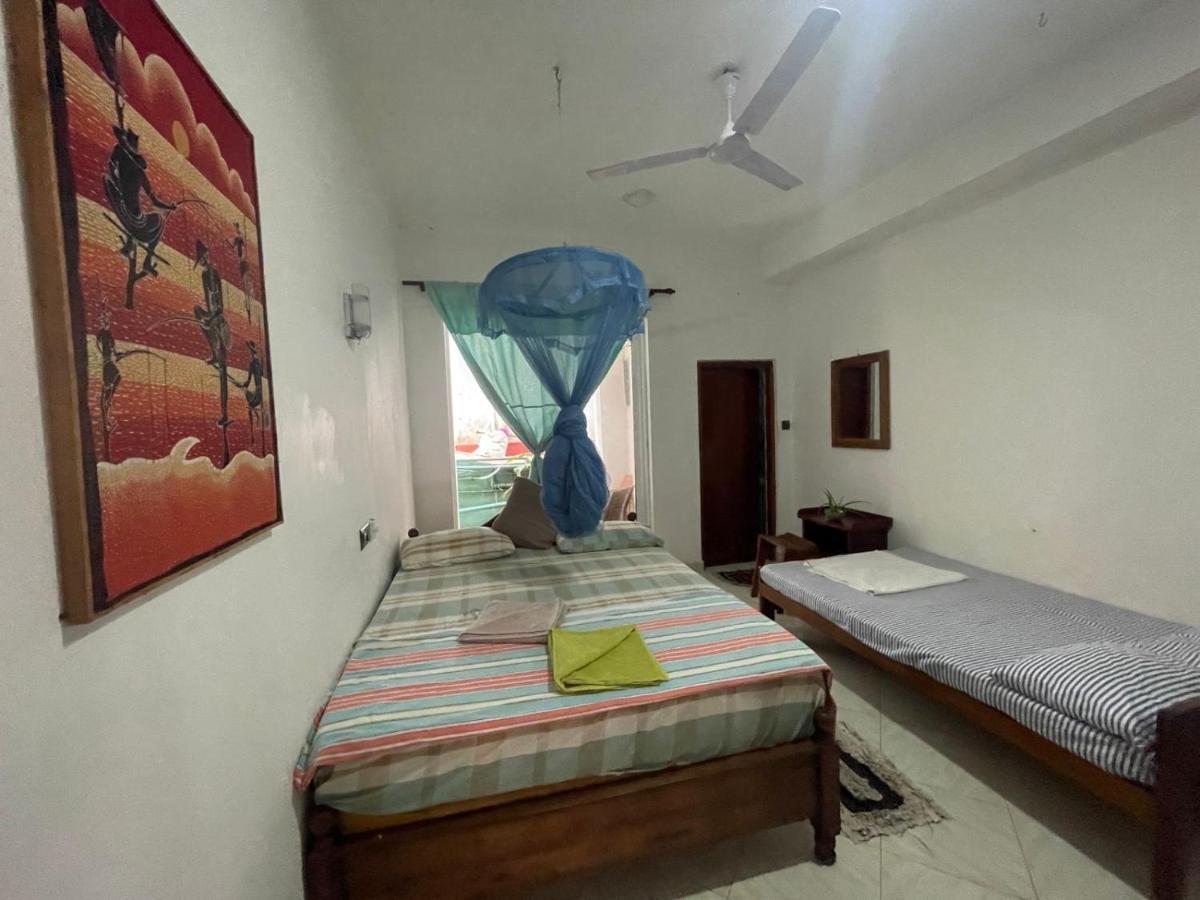 Happy Tuna Guesthouse Хиккадува Экстерьер фото