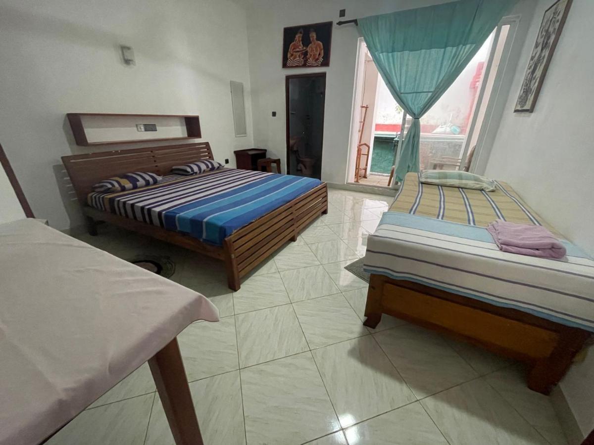 Happy Tuna Guesthouse Хиккадува Экстерьер фото