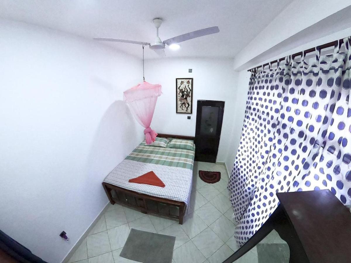 Happy Tuna Guesthouse Хиккадува Экстерьер фото