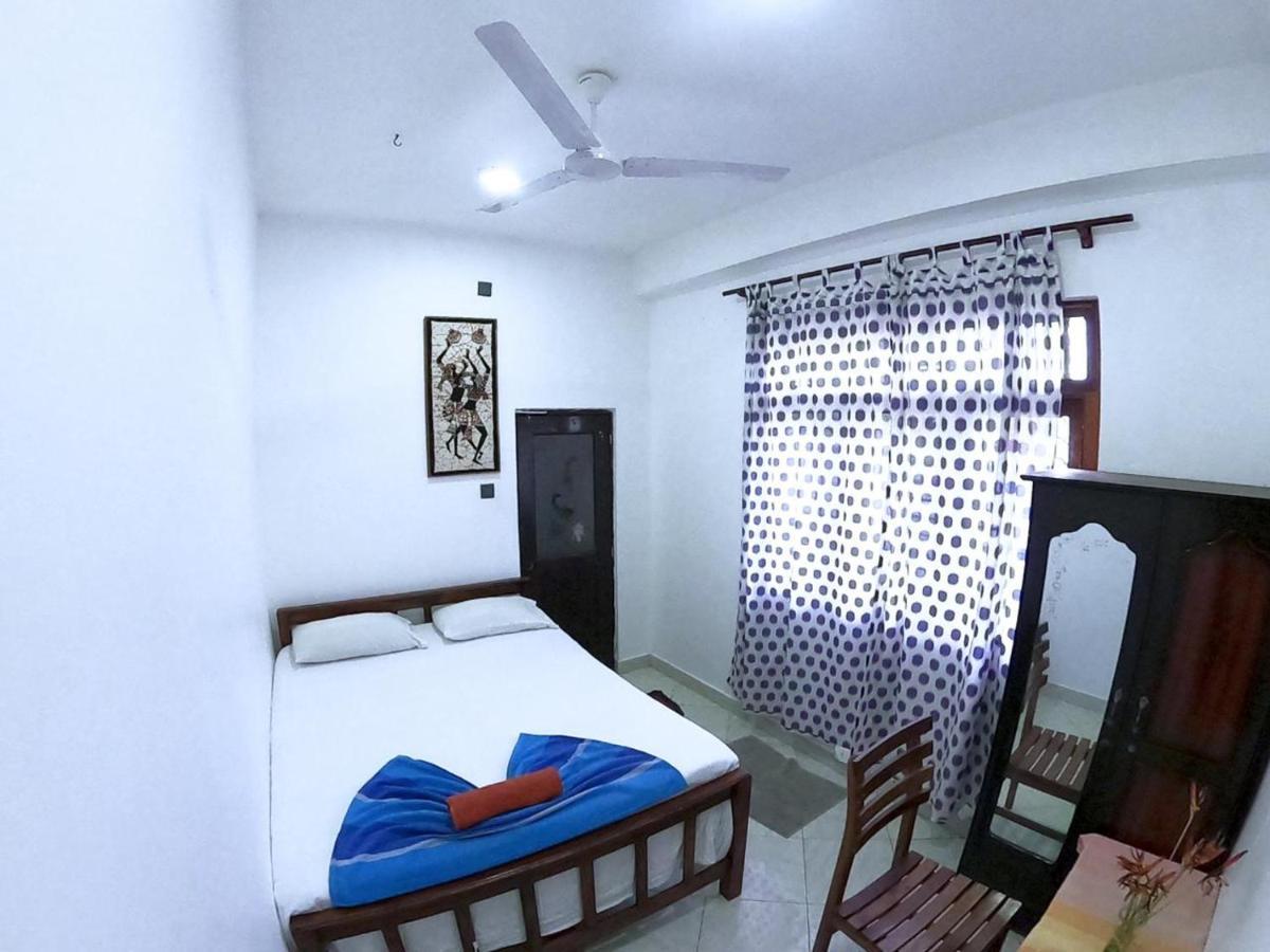 Happy Tuna Guesthouse Хиккадува Экстерьер фото