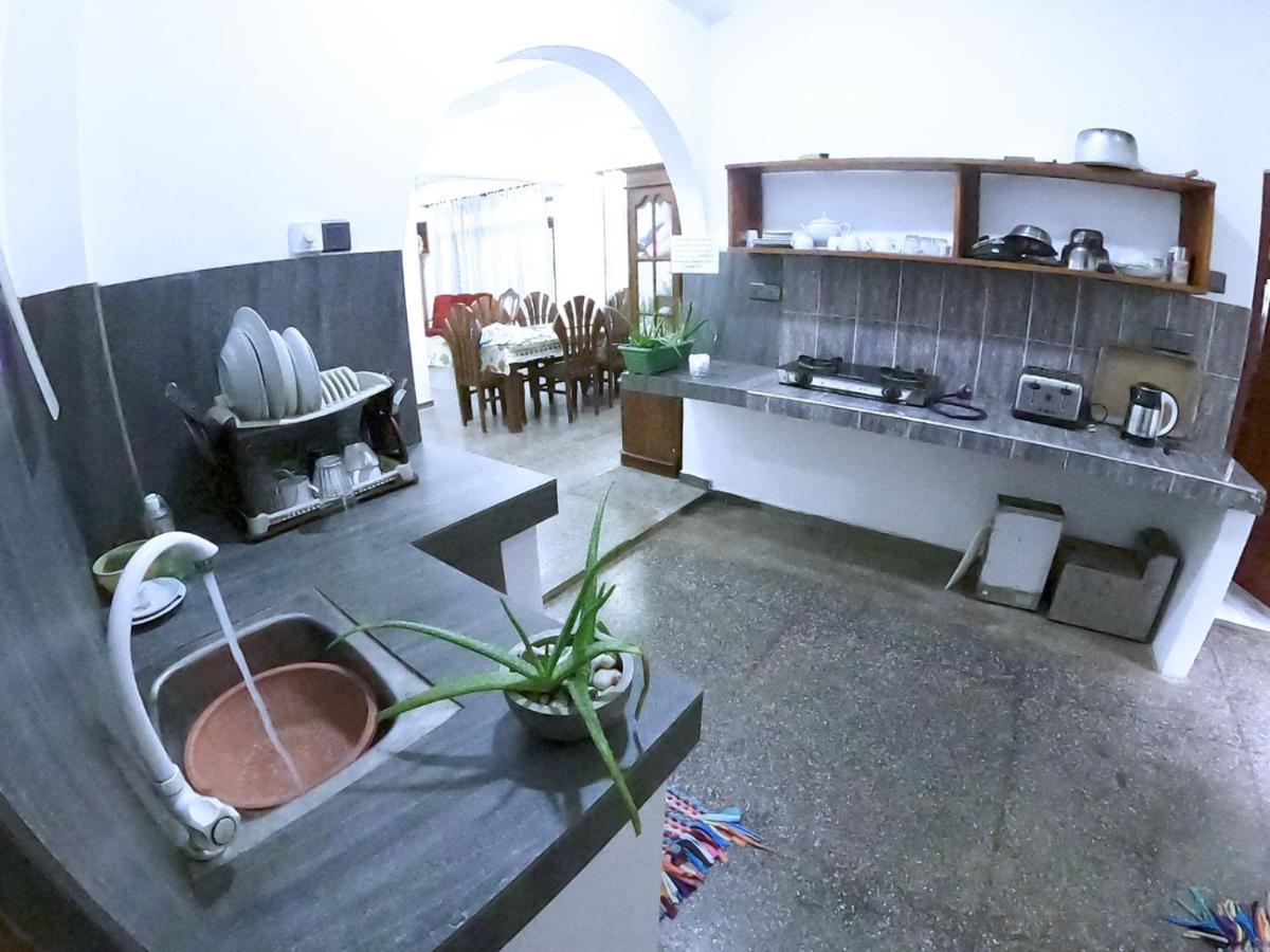Happy Tuna Guesthouse Хиккадува Экстерьер фото