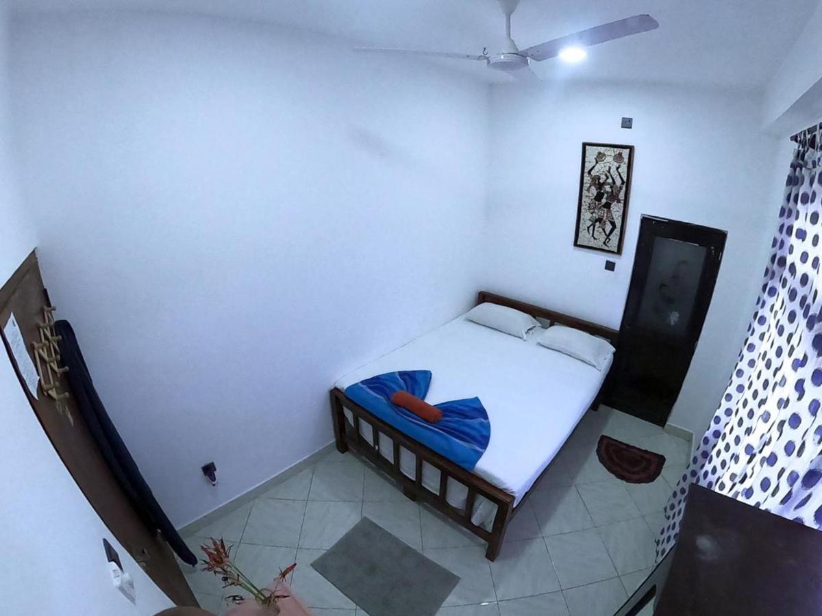 Happy Tuna Guesthouse Хиккадува Экстерьер фото