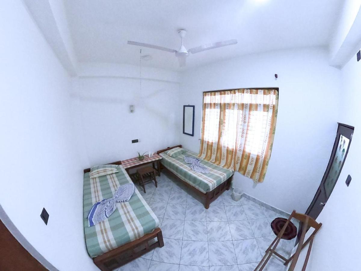 Happy Tuna Guesthouse Хиккадува Экстерьер фото