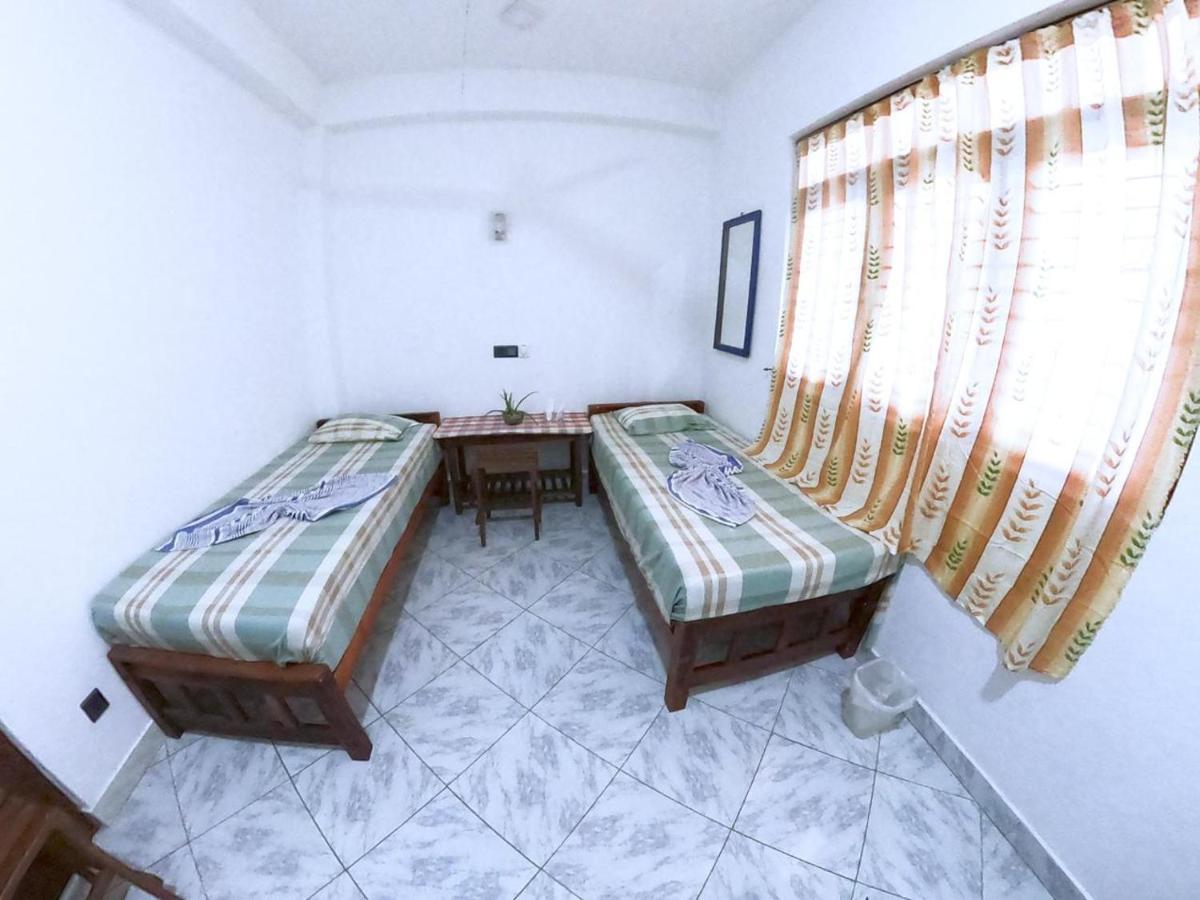Happy Tuna Guesthouse Хиккадува Экстерьер фото