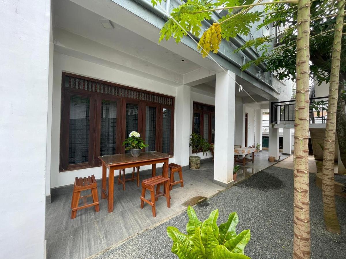 Happy Tuna Guesthouse Хиккадува Экстерьер фото