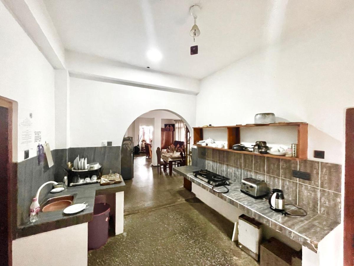 Happy Tuna Guesthouse Хиккадува Экстерьер фото
