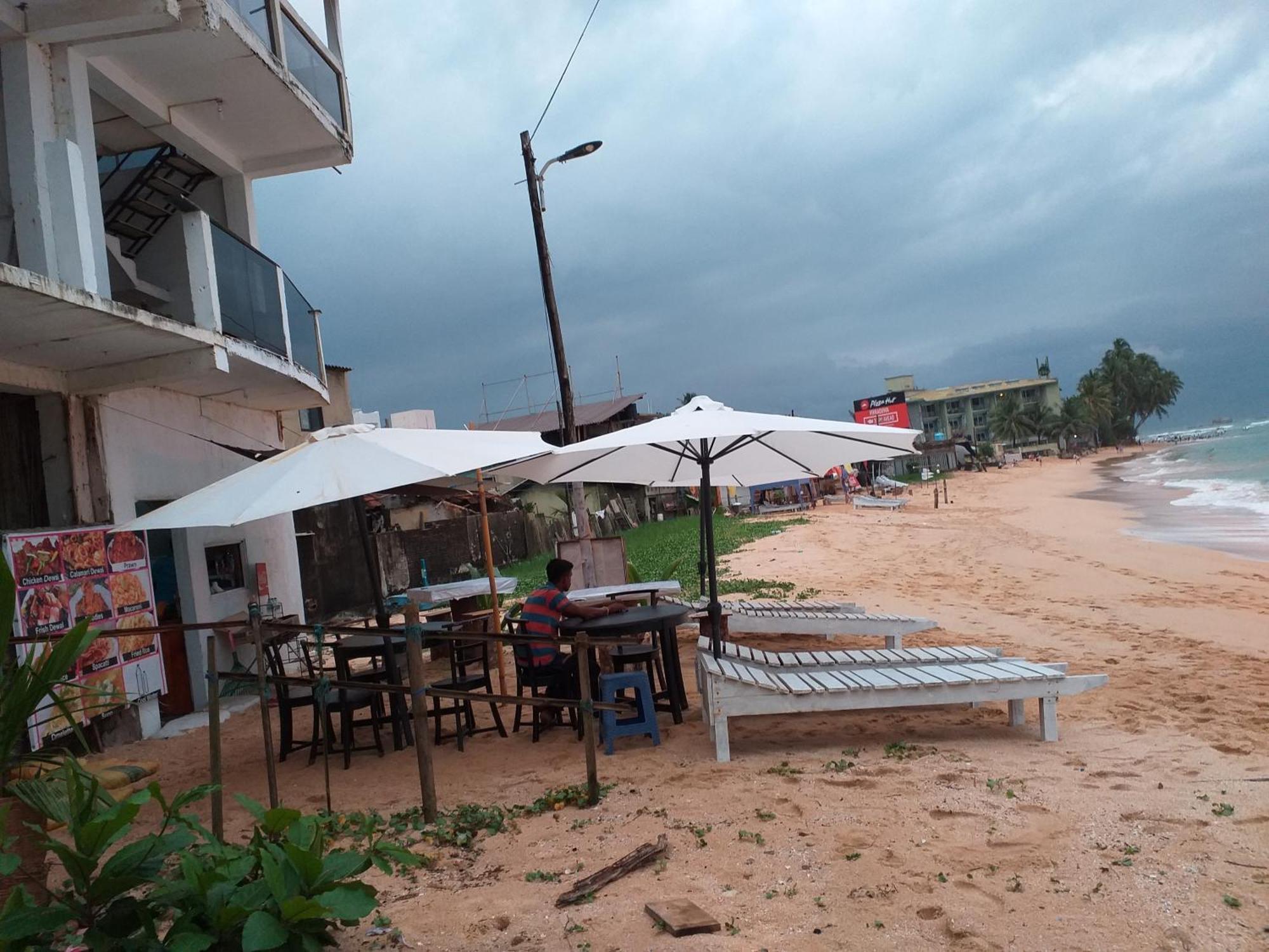 Happy Tuna Guesthouse Хиккадува Экстерьер фото
