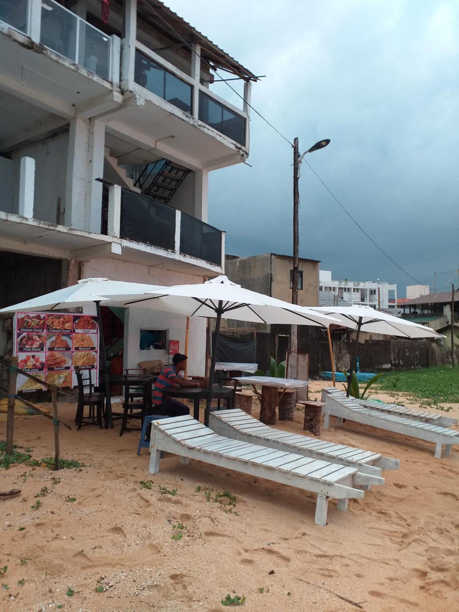 Happy Tuna Guesthouse Хиккадува Экстерьер фото