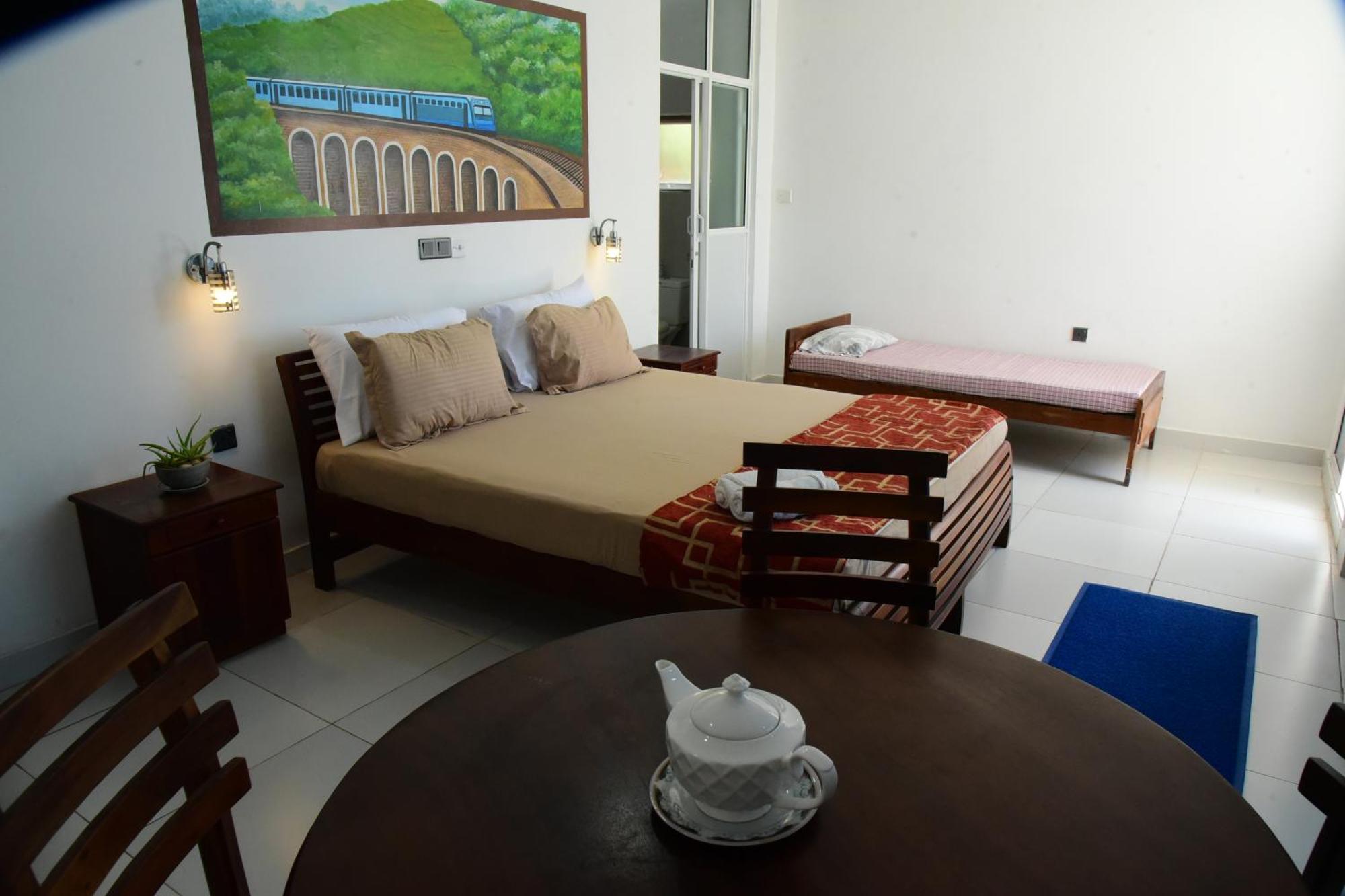 Happy Tuna Guesthouse Хиккадува Экстерьер фото