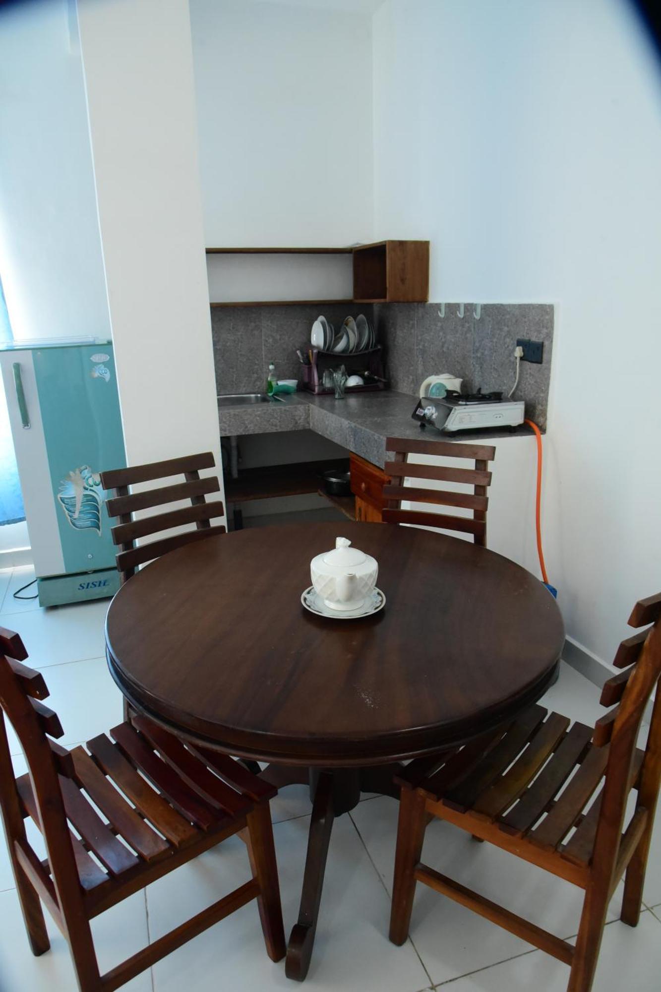 Happy Tuna Guesthouse Хиккадува Экстерьер фото
