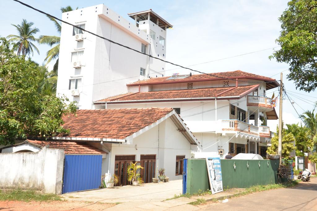 Happy Tuna Guesthouse Хиккадува Экстерьер фото
