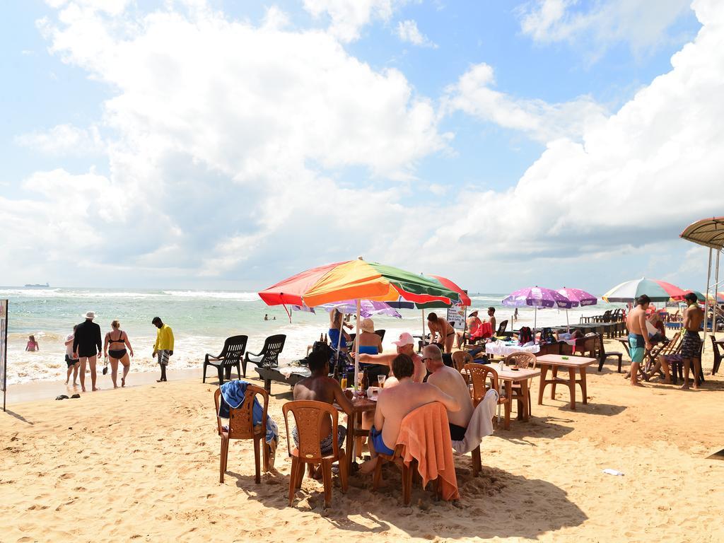 Happy Tuna Guesthouse Хиккадува Экстерьер фото