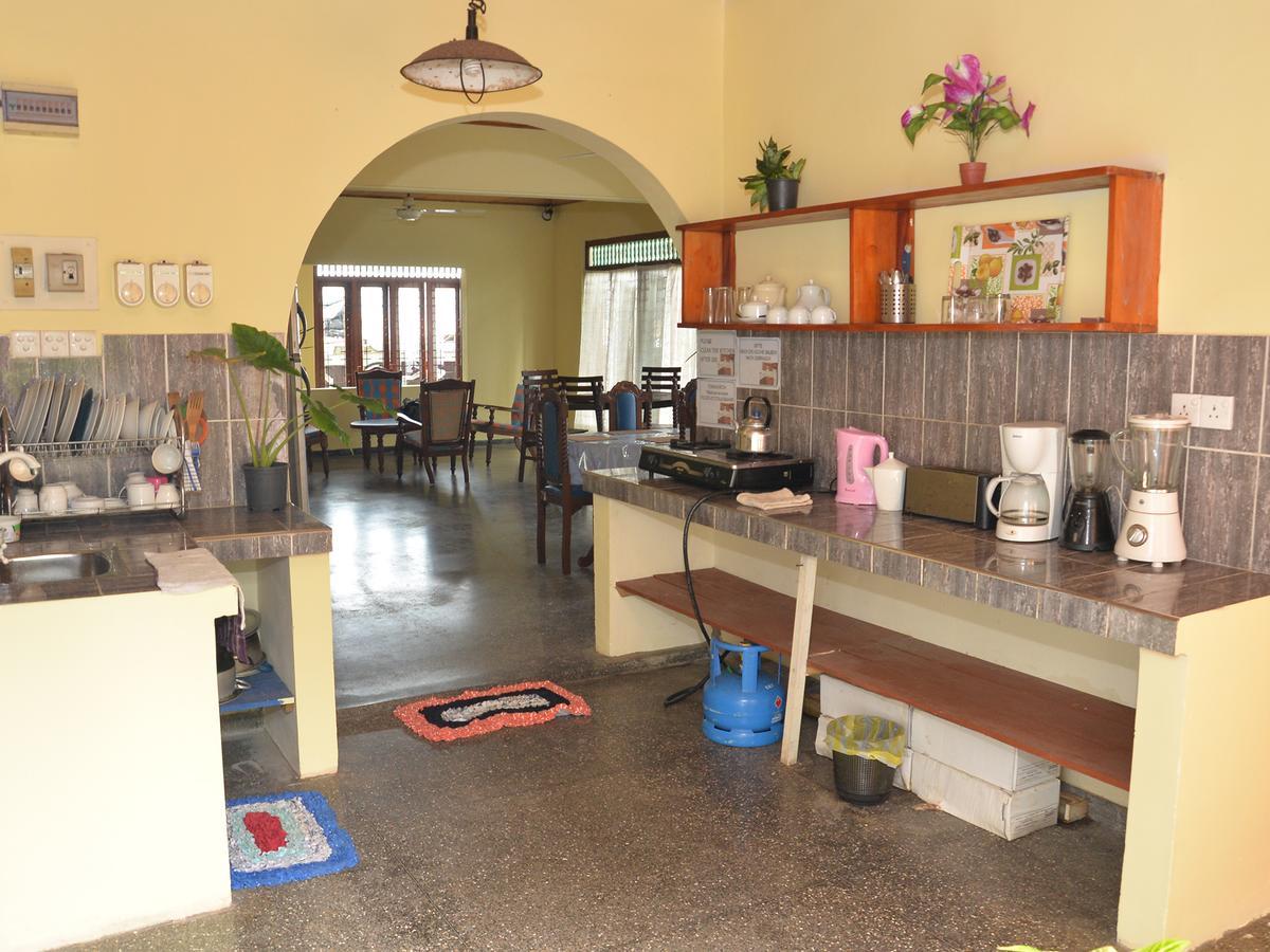 Happy Tuna Guesthouse Хиккадува Экстерьер фото