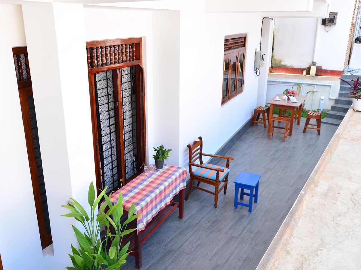 Happy Tuna Guesthouse Хиккадува Экстерьер фото