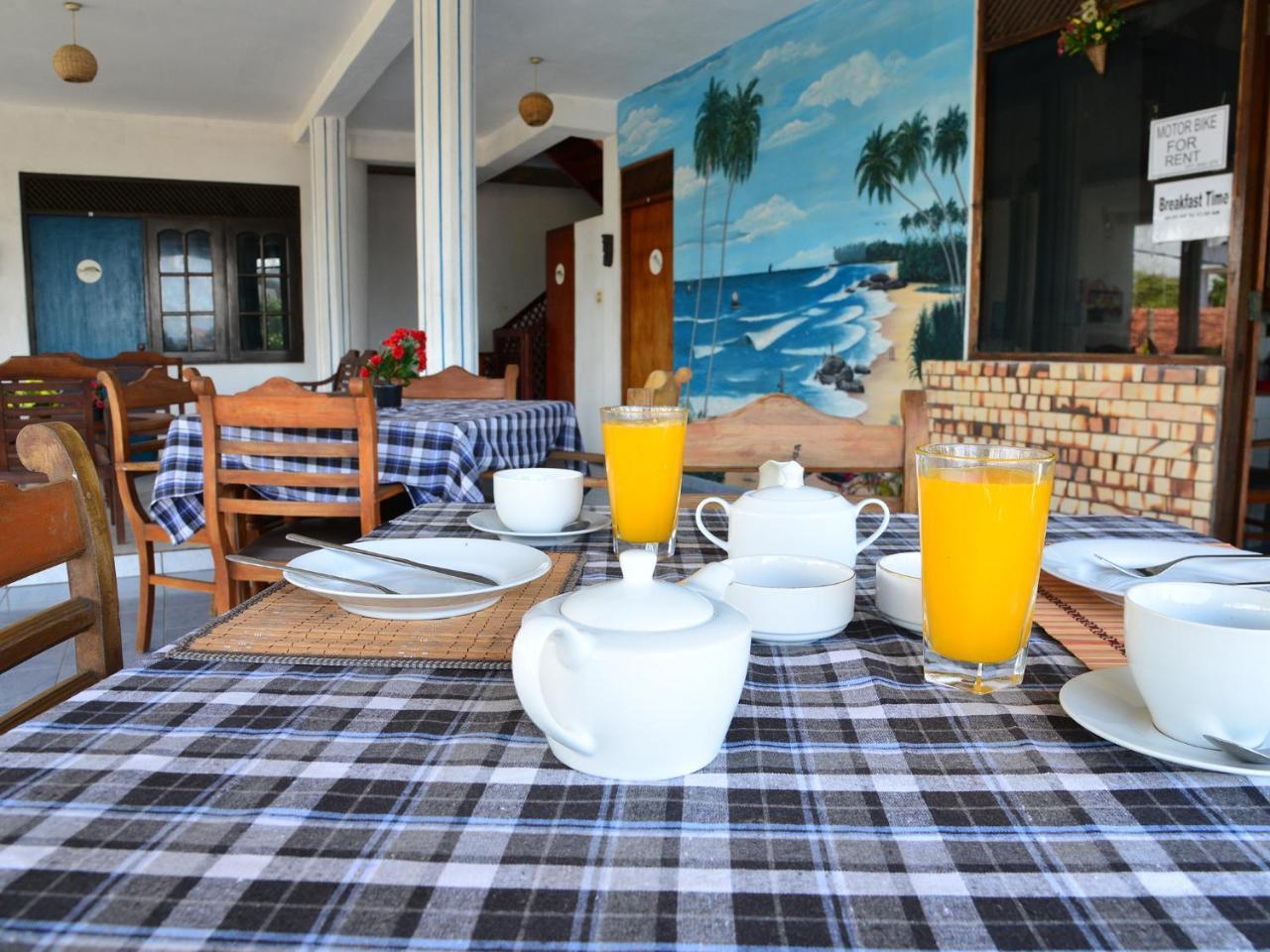Happy Tuna Guesthouse Хиккадува Экстерьер фото